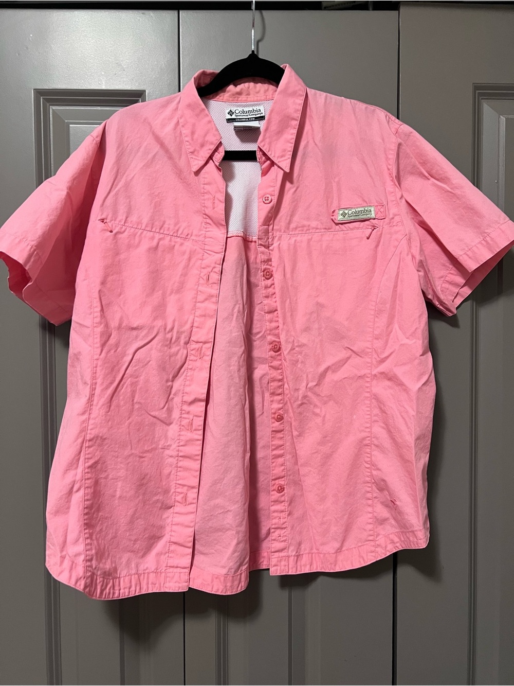 Columbia Men's Short-Sleeve Button-Down Shirt in Pink